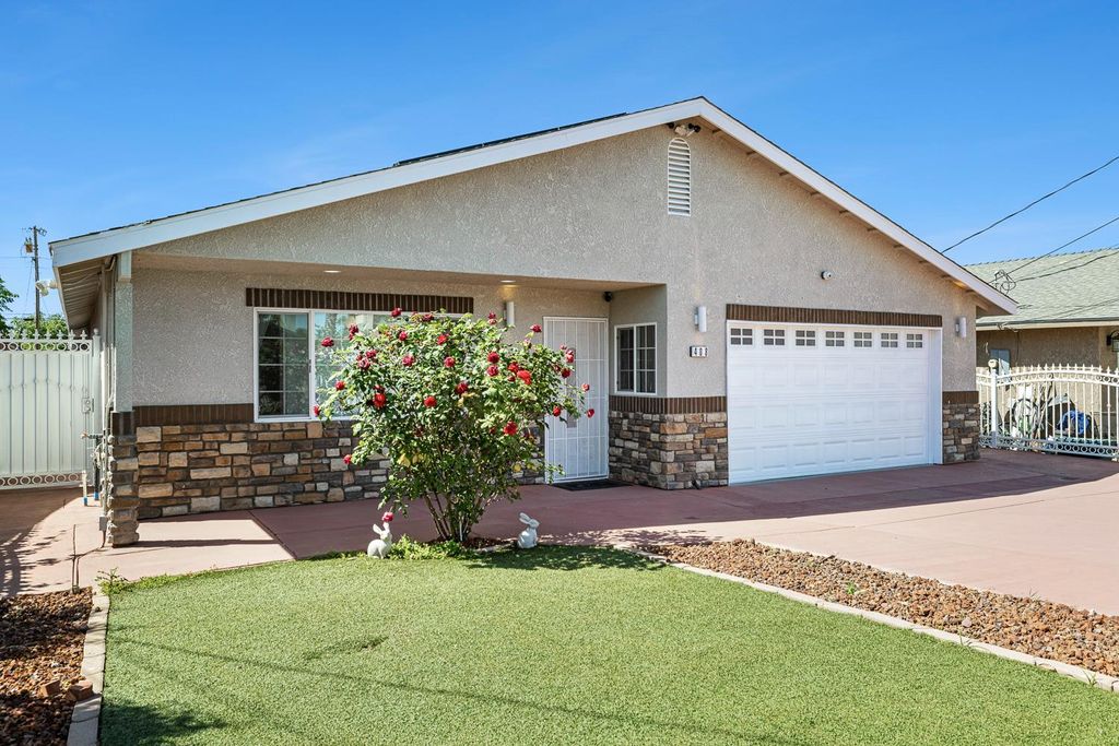 Image 2 of property listing at 408 W San Joaquin Street, Avenal, CA 93204