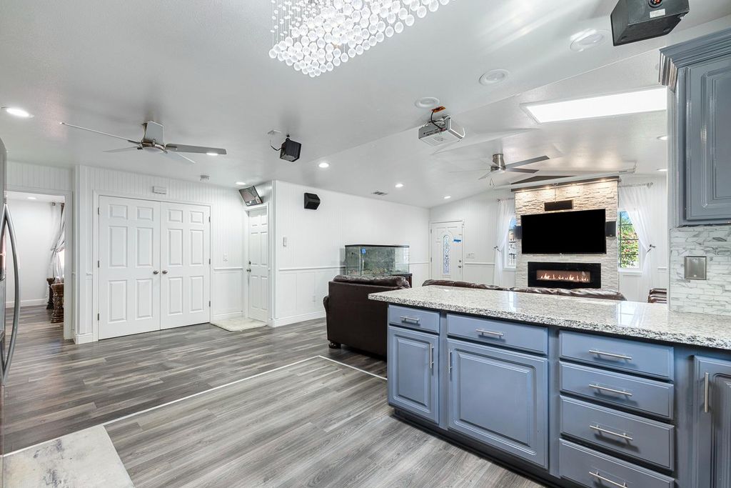 Image 20 of property listing at 408 W San Joaquin Street, Avenal, CA 93204