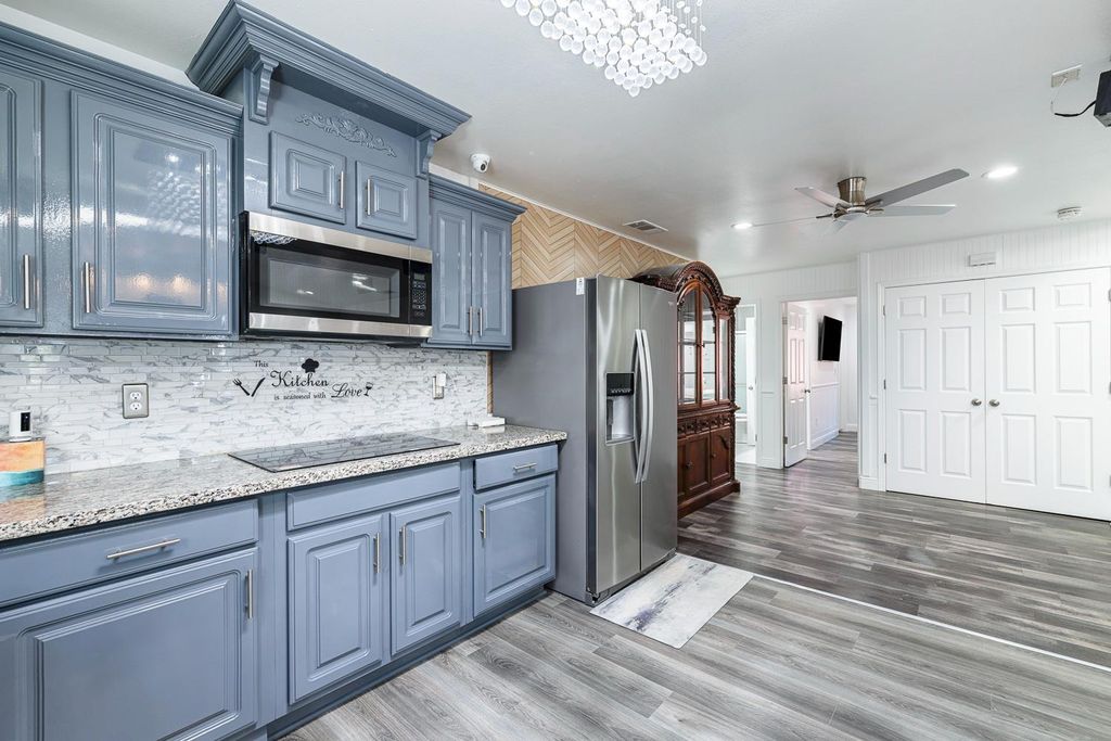 Image 22 of property listing at 408 W San Joaquin Street, Avenal, CA 93204