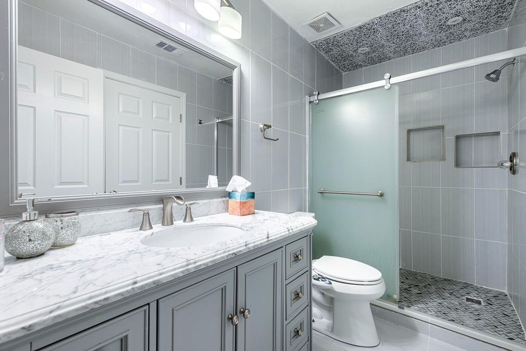 Image 26 of property listing at 408 W San Joaquin Street, Avenal, CA 93204