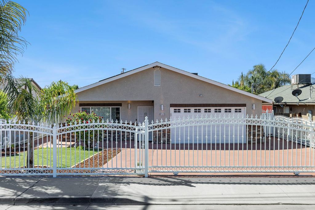 Image 3 of property listing at 408 W San Joaquin Street, Avenal, CA 93204