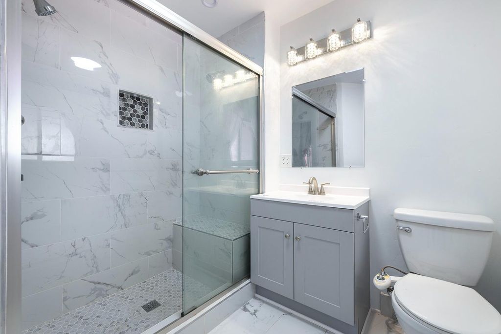 Image 36 of property listing at 408 W San Joaquin Street, Avenal, CA 93204