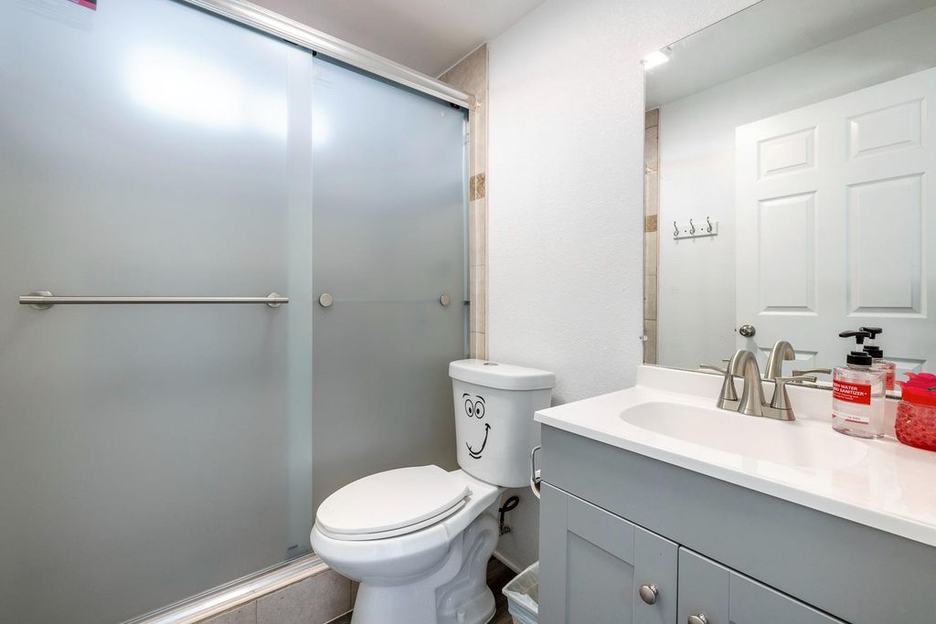 Image 39 of property listing at 408 W San Joaquin Street, Avenal, CA 93204