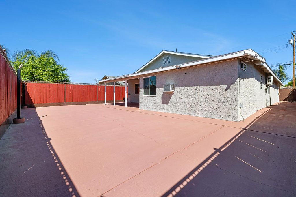 Image 40 of property listing at 408 W San Joaquin Street, Avenal, CA 93204