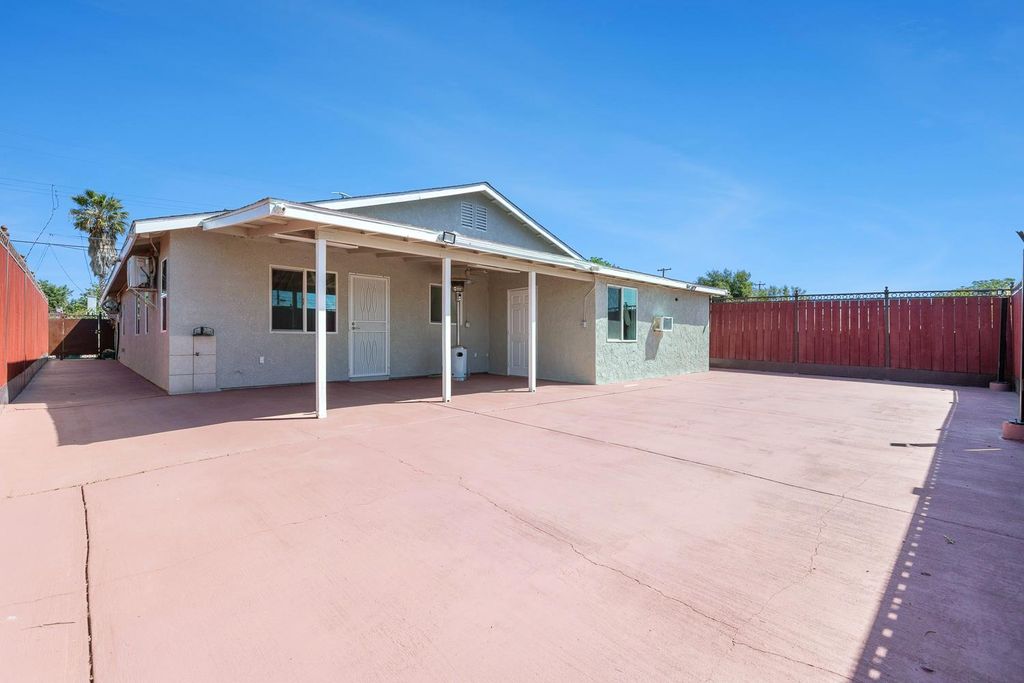 Image 41 of property listing at 408 W San Joaquin Street, Avenal, CA 93204