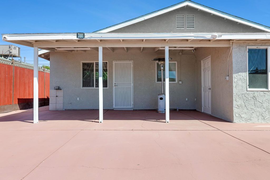Image 42 of property listing at 408 W San Joaquin Street, Avenal, CA 93204
