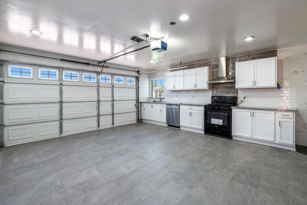 Image 43 of property listing at 408 W San Joaquin Street, Avenal, CA 93204
