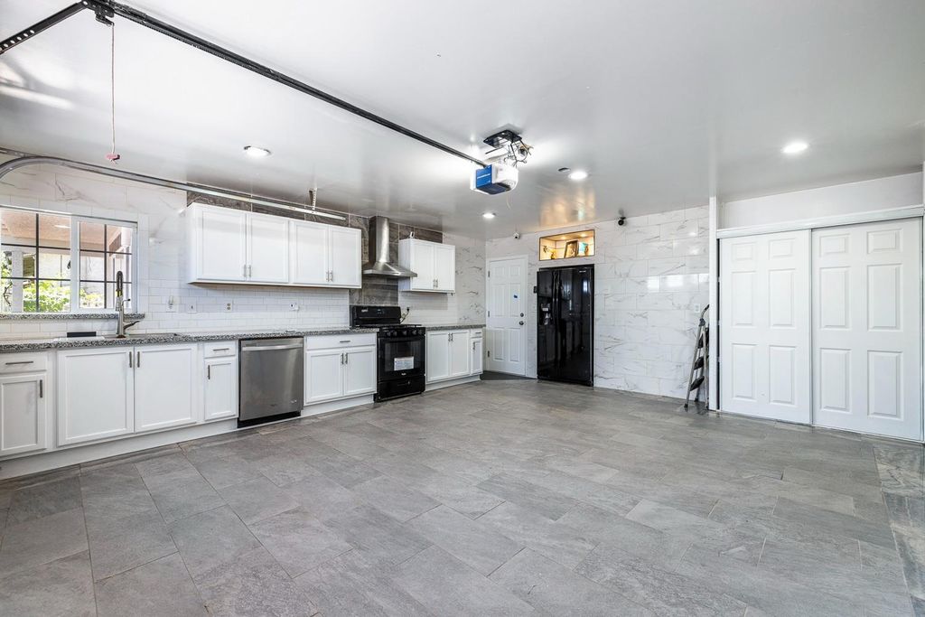 Image 45 of property listing at 408 W San Joaquin Street, Avenal, CA 93204