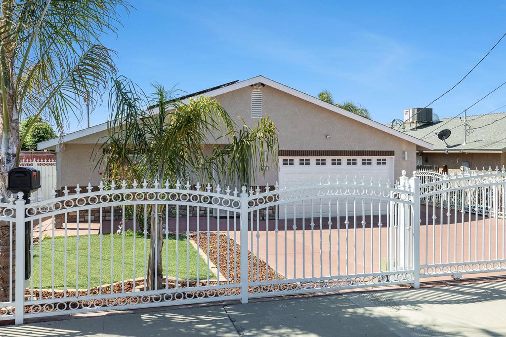 Image 5 of property listing at 408 W San Joaquin Street, Avenal, CA 93204
