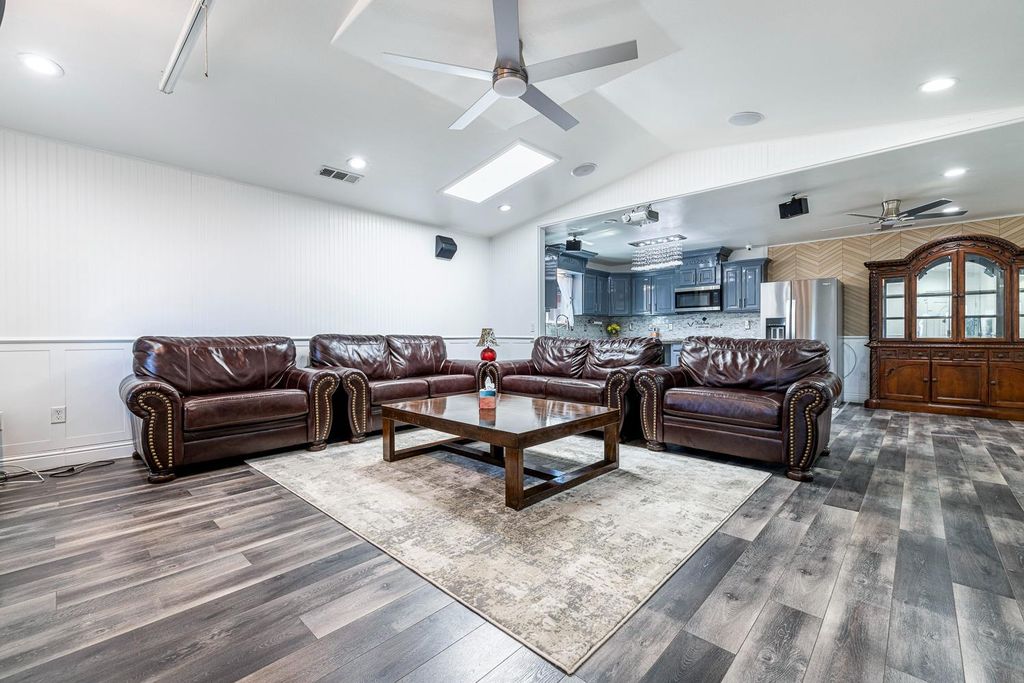 Image 7 of property listing at 408 W San Joaquin Street, Avenal, CA 93204