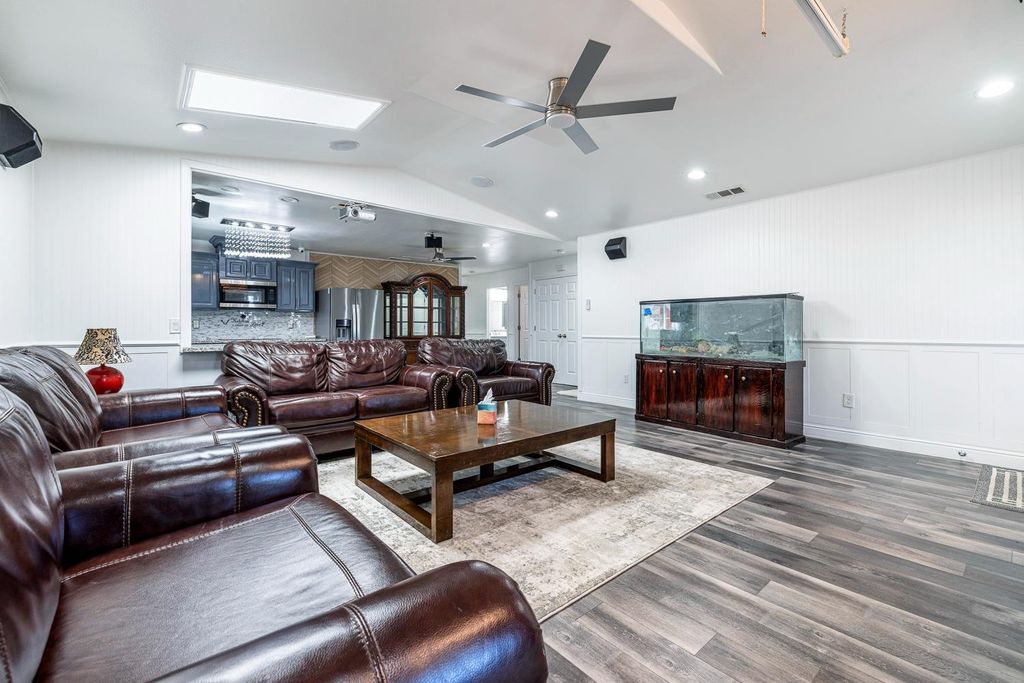 Image 8 of property listing at 408 W San Joaquin Street, Avenal, CA 93204