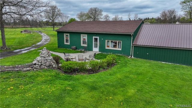 2572 Lakeview Road, Hamburg, NY 14085