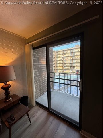 2106 Kanawha Boulevard E 303, Charleston, WV 25311