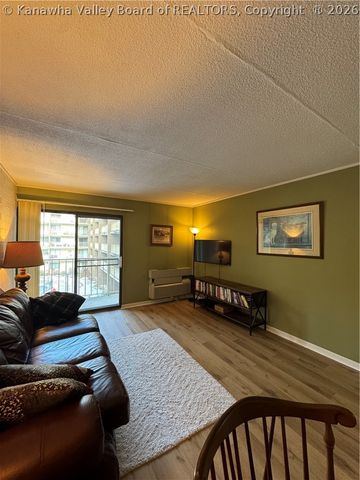 2106 Kanawha Boulevard E 303, Charleston, WV 25311