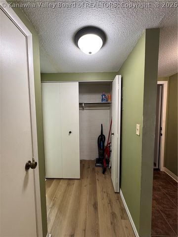 2106 Kanawha Boulevard E 303, Charleston, WV 25311