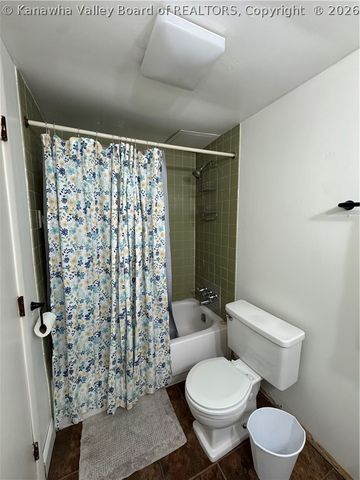 2106 Kanawha Boulevard E 303, Charleston, WV 25311