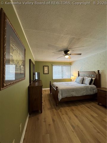 2106 Kanawha Boulevard E 303, Charleston, WV 25311