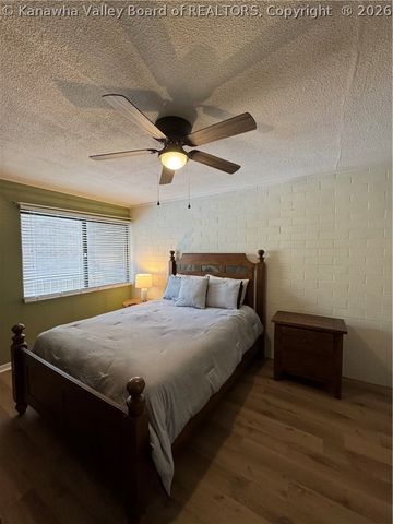 2106 Kanawha Boulevard E 303, Charleston, WV 25311