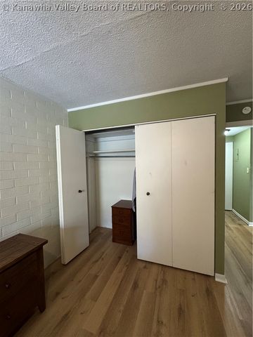 2106 Kanawha Boulevard E 303, Charleston, WV 25311