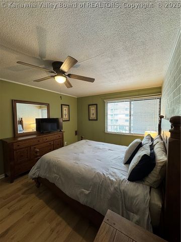 2106 Kanawha Boulevard E 303, Charleston, WV 25311