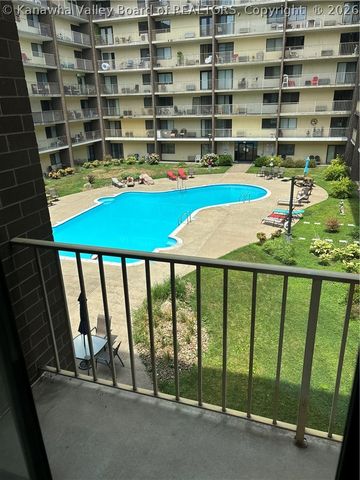 2106 Kanawha Boulevard E 303, Charleston, WV 25311