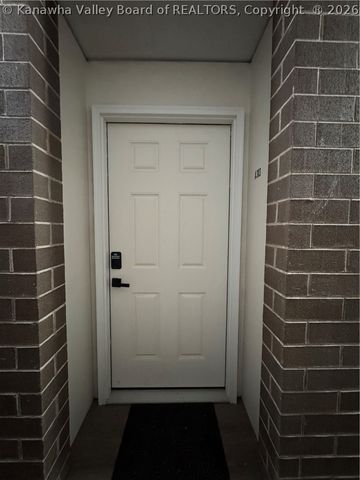 2106 Kanawha Boulevard E 303, Charleston, WV 25311