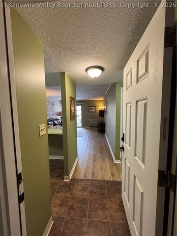2106 Kanawha Boulevard E 303, Charleston, WV 25311
