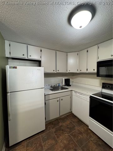 2106 Kanawha Boulevard E 303, Charleston, WV 25311