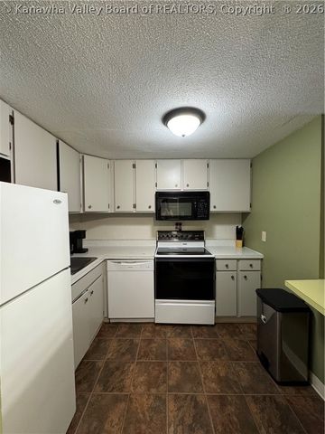 2106 Kanawha Boulevard E 303, Charleston, WV 25311