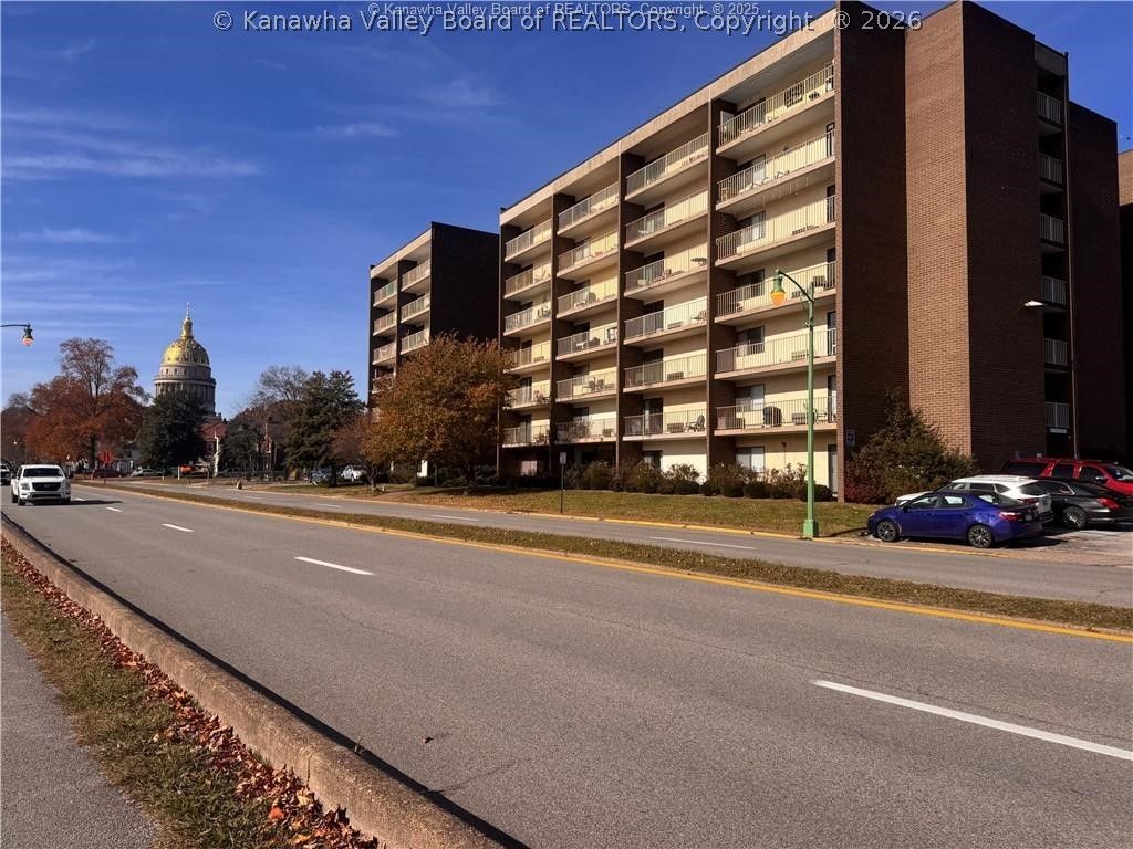 2106 Kanawha Boulevard E 303, Charleston, WV 25311