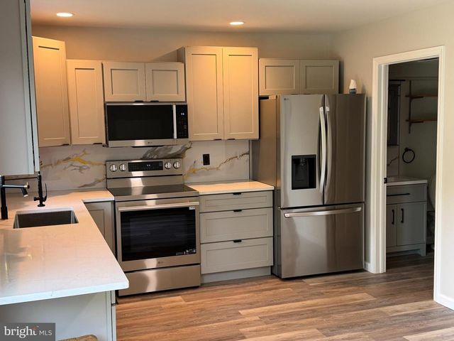 10 BRANDON, Lancaster, PA 17603