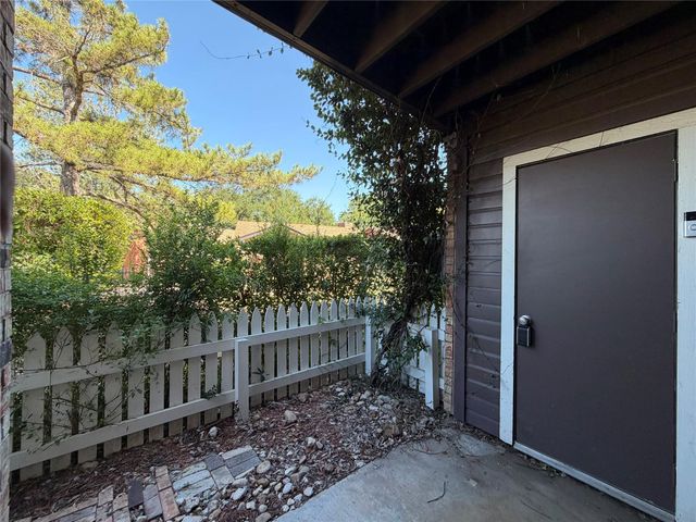 1601 Faro DR 103, Austin, TX 78741