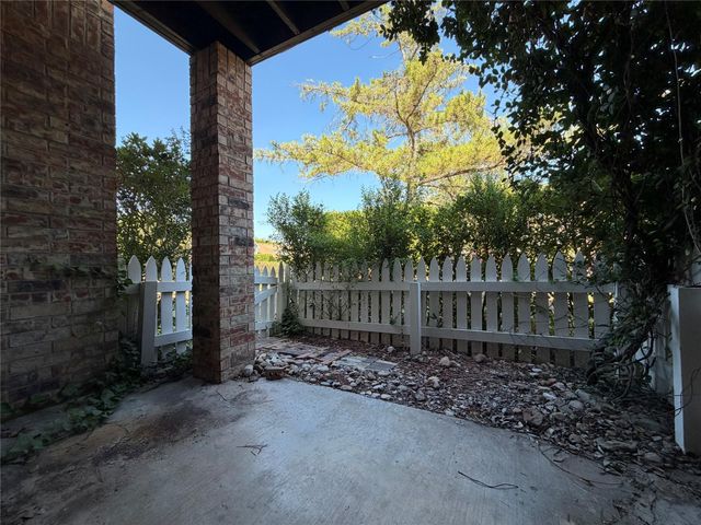 1601 Faro DR 103, Austin, TX 78741