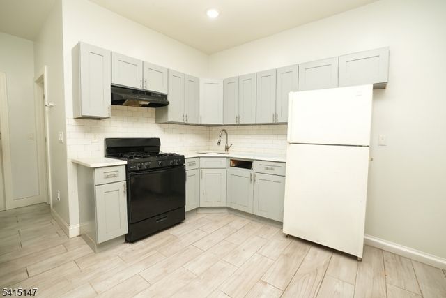 14 Hazel Pl, Newark City, NJ 07108