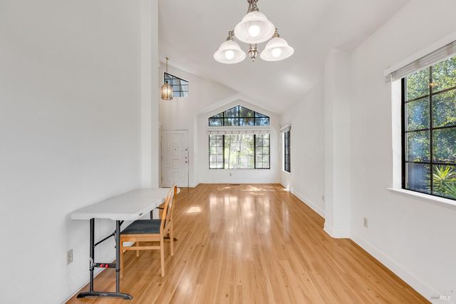 391 Valley Oak Ln, Vallejo, CA 94591