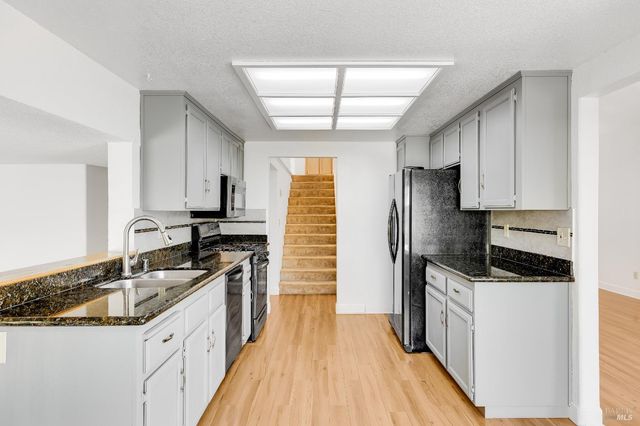 391 Valley Oak Ln, Vallejo, CA 94591