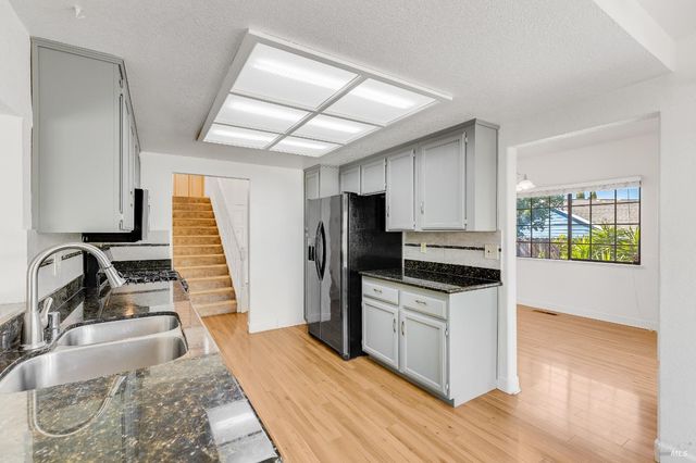 391 Valley Oak Ln, Vallejo, CA 94591