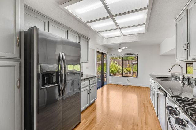 391 Valley Oak Ln, Vallejo, CA 94591