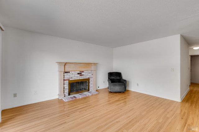 391 Valley Oak Ln, Vallejo, CA 94591