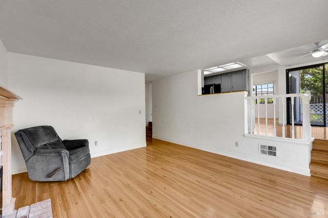 391 Valley Oak Ln, Vallejo, CA 94591