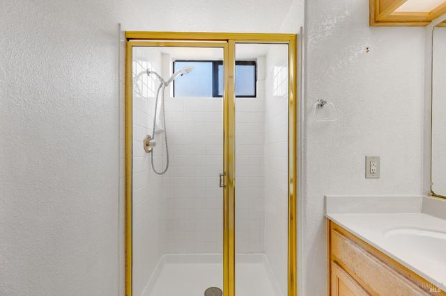 391 Valley Oak Ln, Vallejo, CA 94591