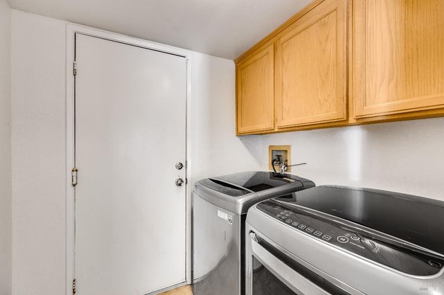 391 Valley Oak Ln, Vallejo, CA 94591