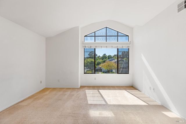 391 Valley Oak Ln, Vallejo, CA 94591