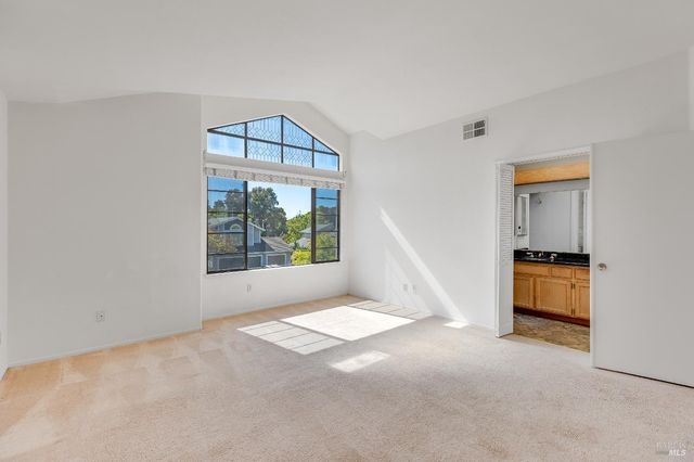 391 Valley Oak Ln, Vallejo, CA 94591