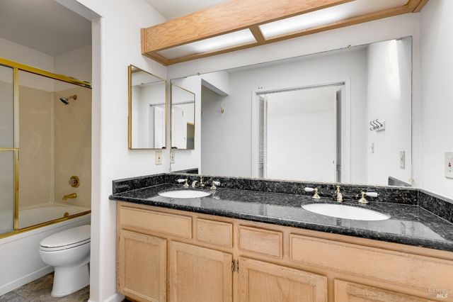 391 Valley Oak Ln, Vallejo, CA 94591