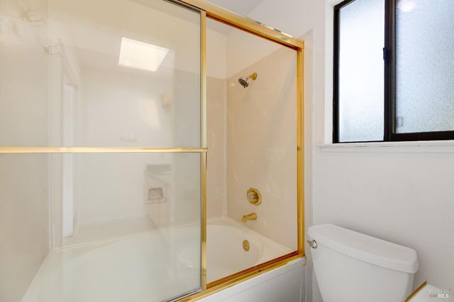 391 Valley Oak Ln, Vallejo, CA 94591