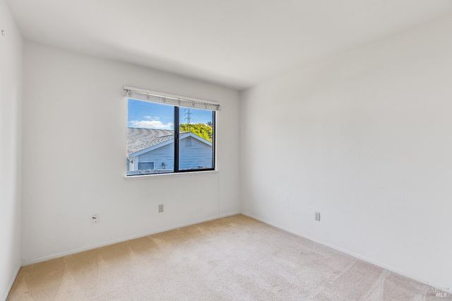 391 Valley Oak Ln, Vallejo, CA 94591