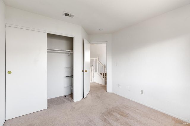 391 Valley Oak Ln, Vallejo, CA 94591