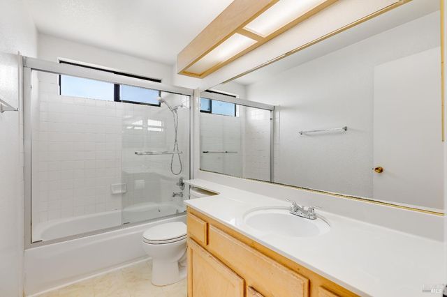 391 Valley Oak Ln, Vallejo, CA 94591