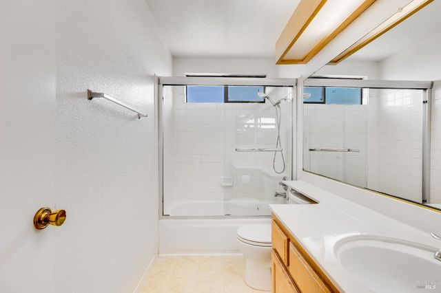 391 Valley Oak Ln, Vallejo, CA 94591